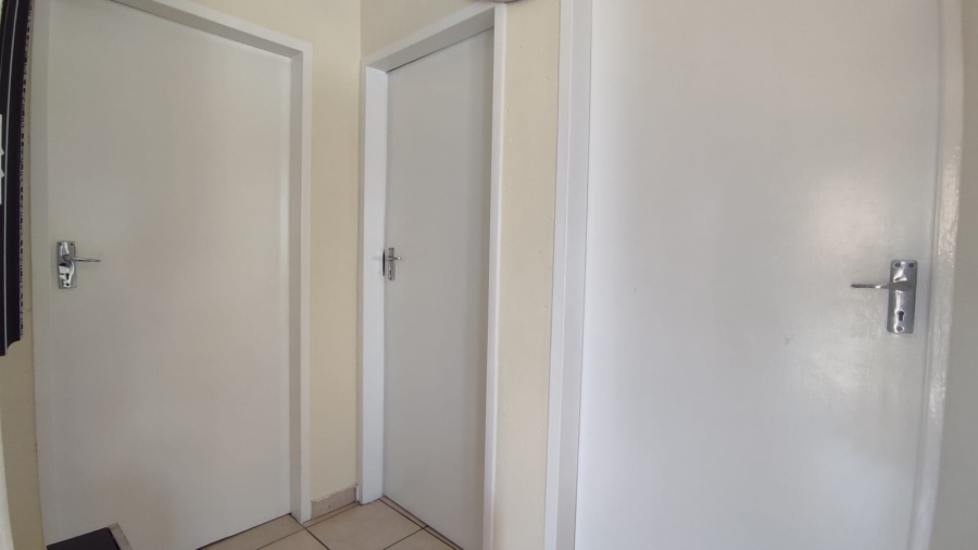 2 Bedroom Property for Sale in Waterval East North West